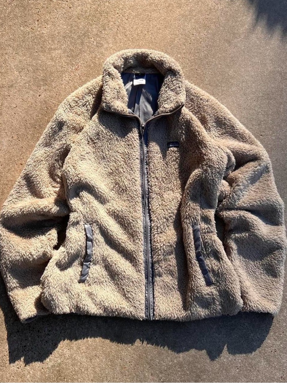 Vintage Women’s Patagonia Beige Sherpa/fur Zip-Up Jacket size XL